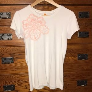 White Lucy tee with pink flower